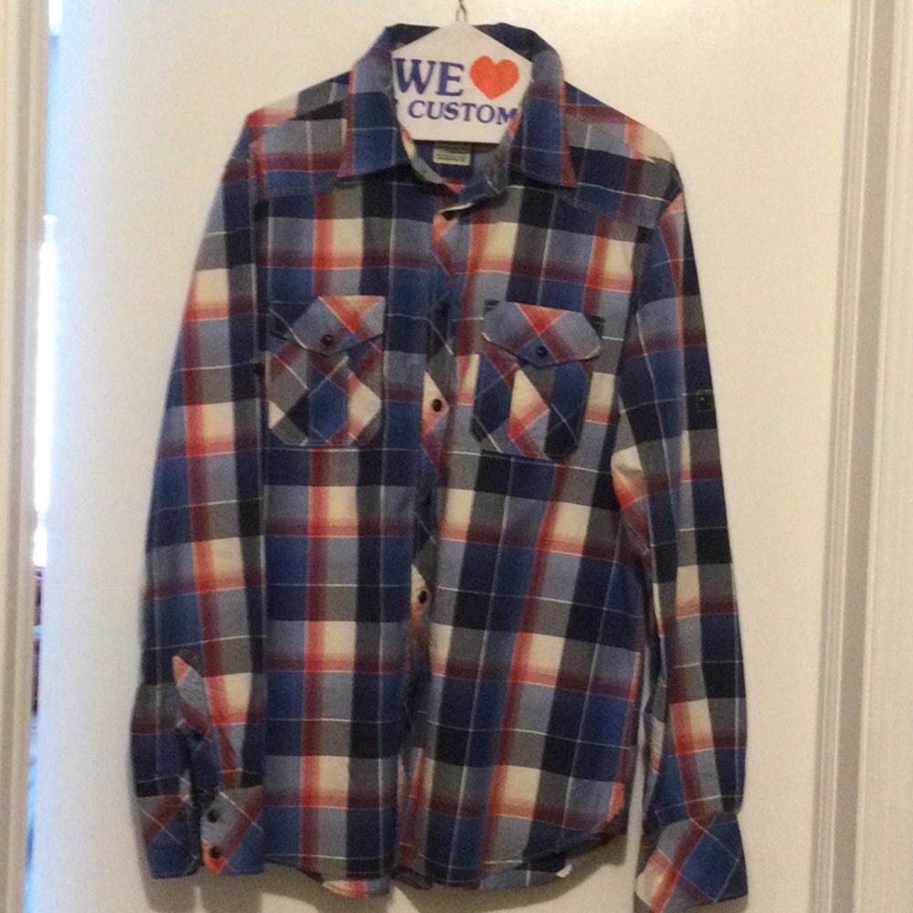Man’s extra large long sleeve shirt